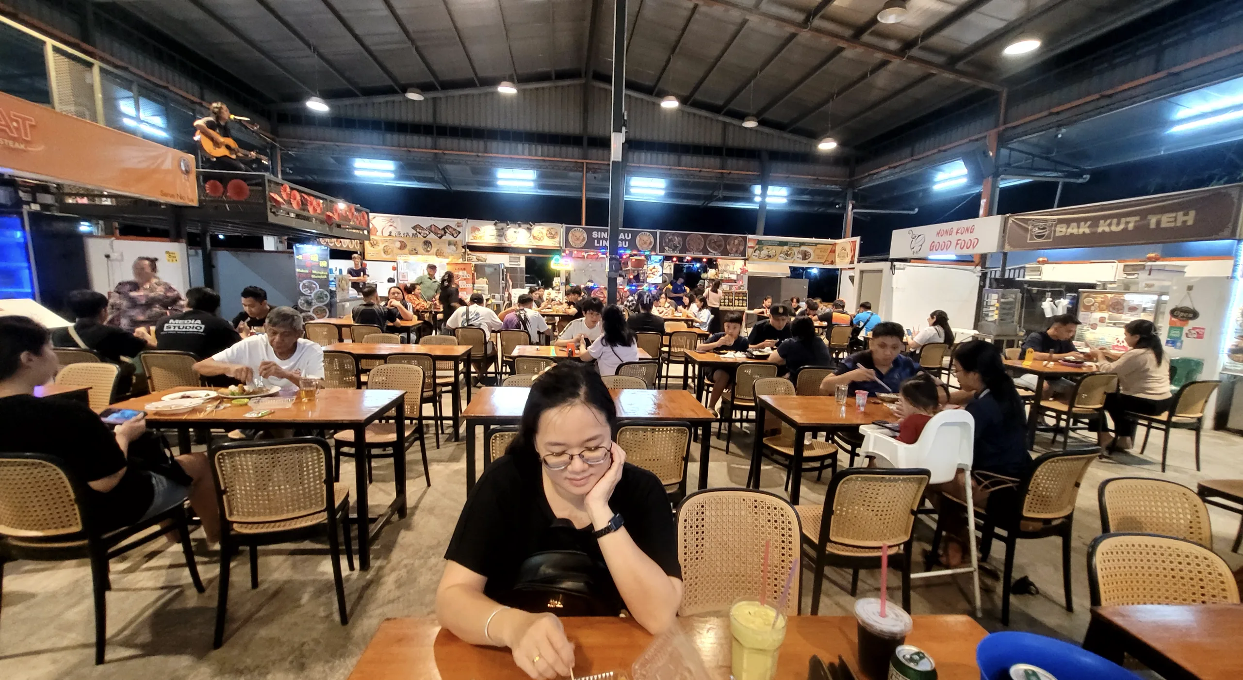 Barbarian food court wide shot