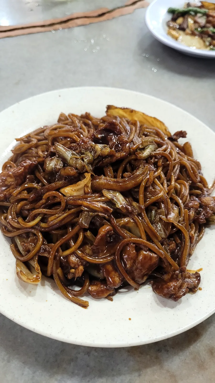 Black fried noodles